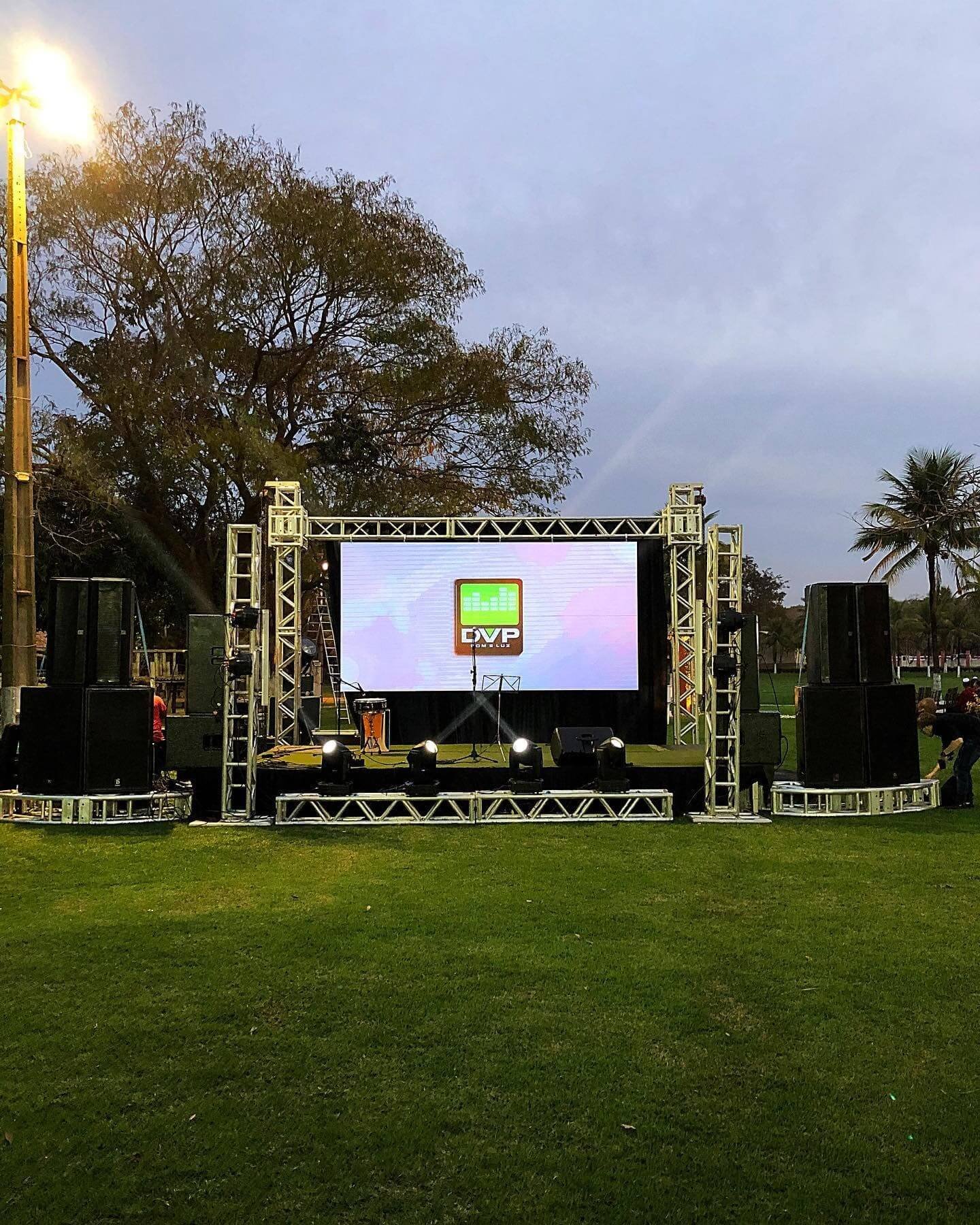 Projetor e Telão para Apresentações